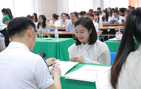 Đại học Đông Á: Luxshare - ICT Nghệ An đến tận trường “săn đón” ứng viên